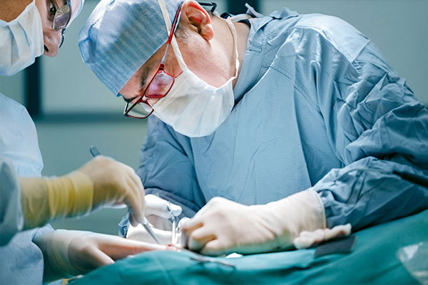 Phẫu thuật chữa xuất tinh sớm được áp dụng đối với người mắc bệnh nặng.